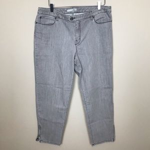 Chico’s Platinum Grey Crop Jeans Size 3